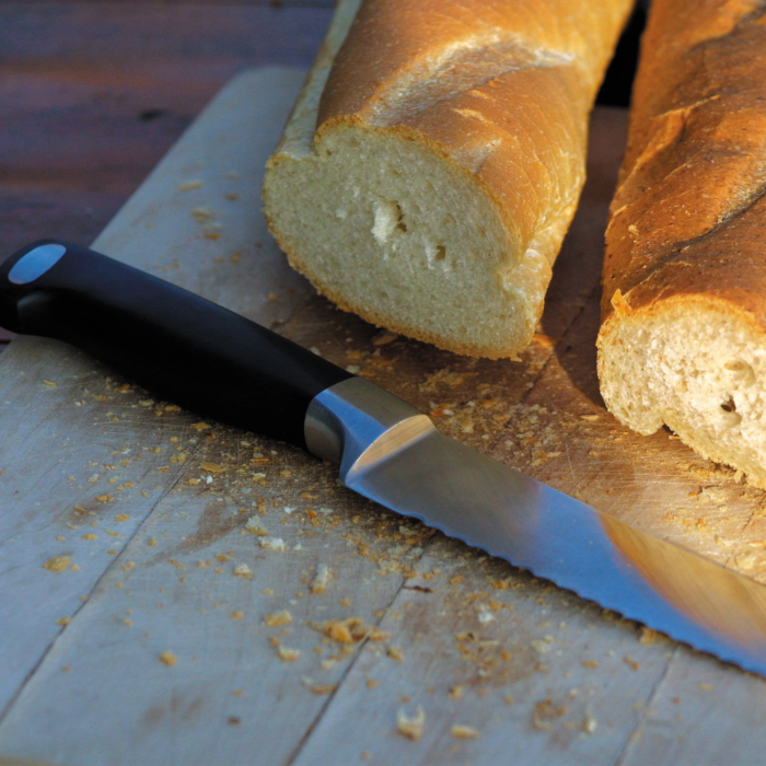 Акція на Нож для хлеба Gourmet Line 1399645, 22,9 см від Auchan - 2